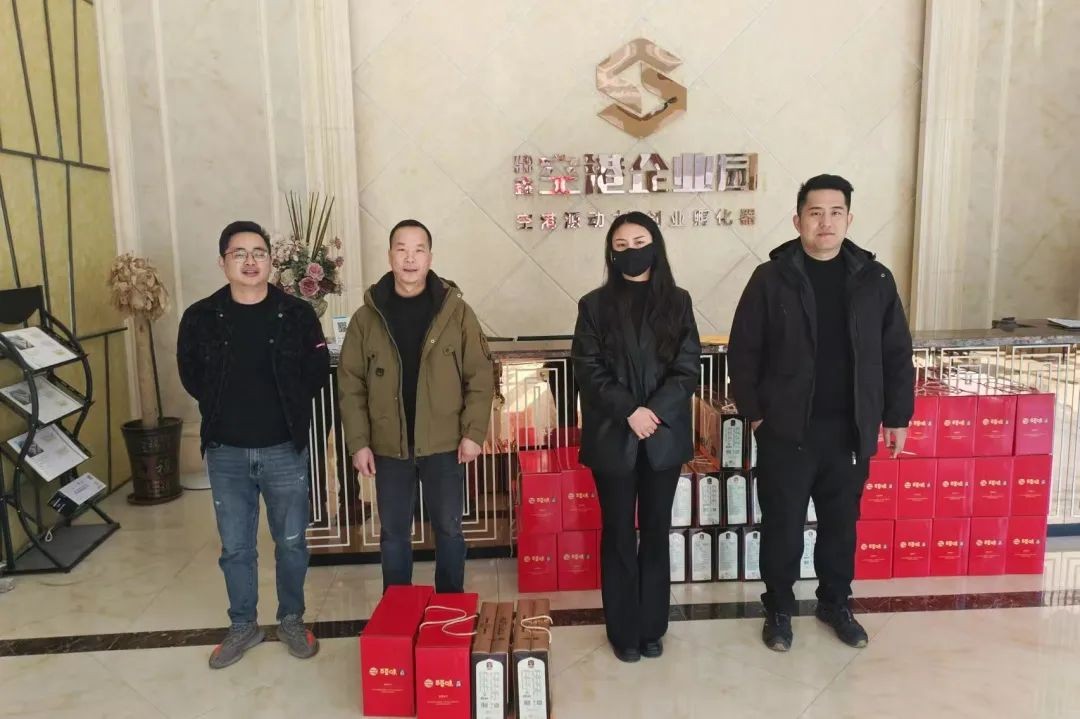 【J9九游会游戏官方网站?空港企业园】暖心回馈，新年礼包情暖客户